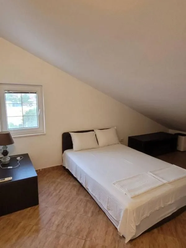 Rent, two bedroom apartment, 90m², Sutomore, Bar