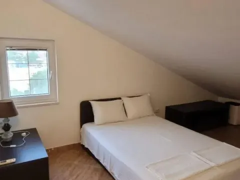 Rent, two bedroom apartment, 90m², Sutomore, Bar - image 7