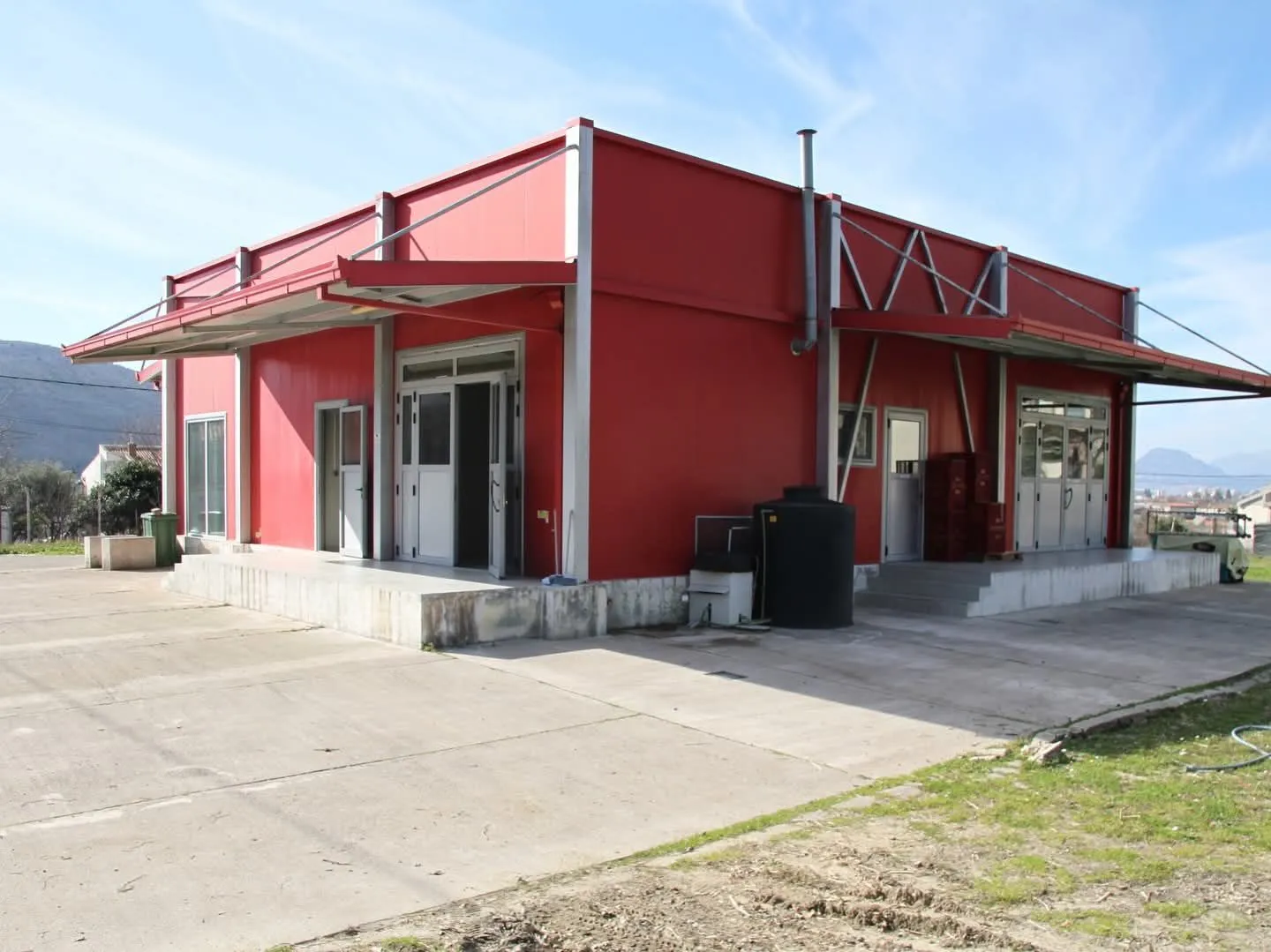 Rent, office space, 182m², Zaljevo, Bar