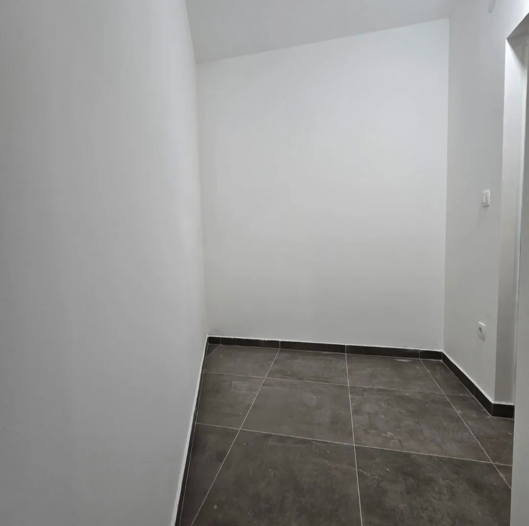 Prodaja, jednosoban stan, 40m², Central Point, Podgorica