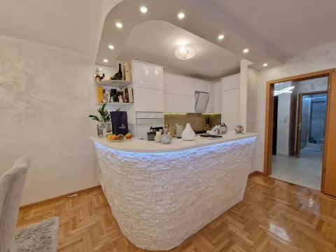 Sale, two bedroom apartment, 90m², Budva, Crna Gora - image 17