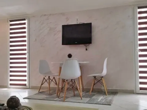 Izdavanje, garsonjera, 45m², Stari Aerodrom, Podgorica - image 3