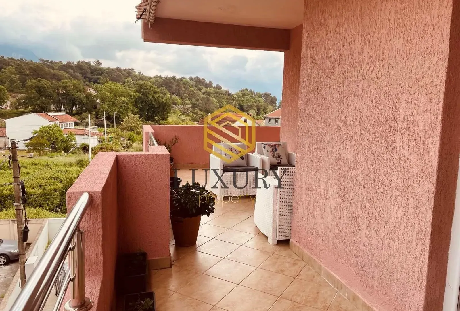 Izdavanje, jednosoban stan, 84m², Centar, Tivat