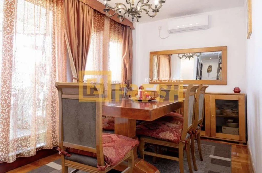 Prodaja, trosoban stan, 184m², Blok 6, Podgorica