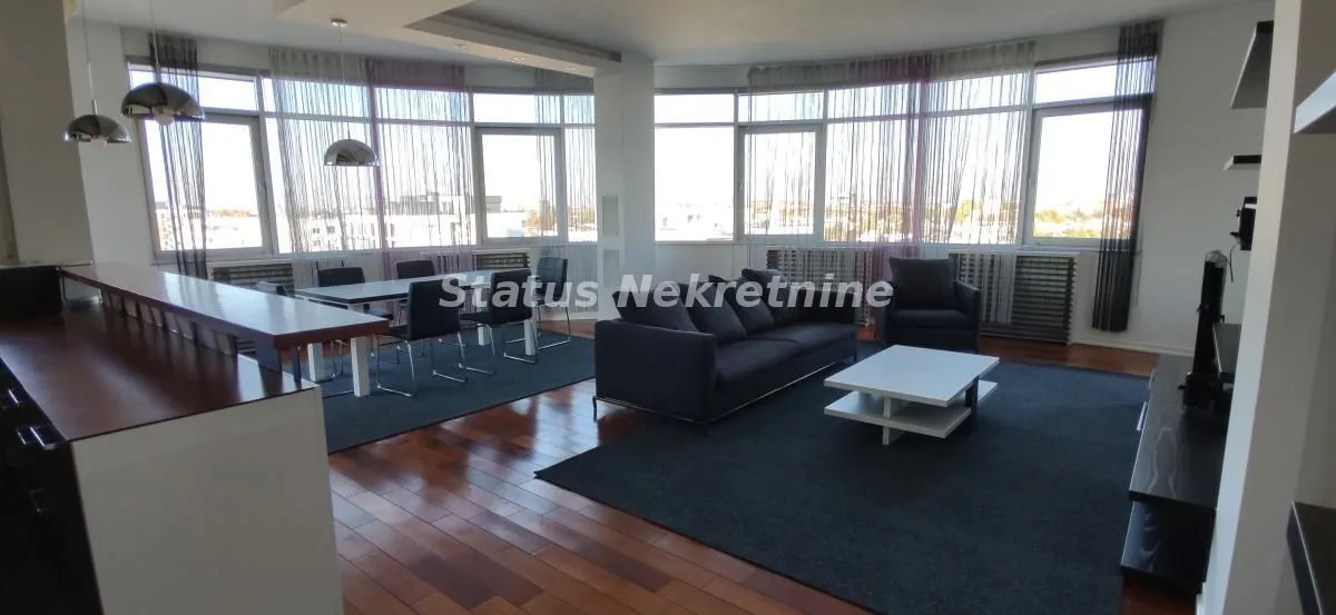 Prodaja, četvorosoban stan, 114m², Bulevar Evrope, Novi Sad Sve Podlokacije