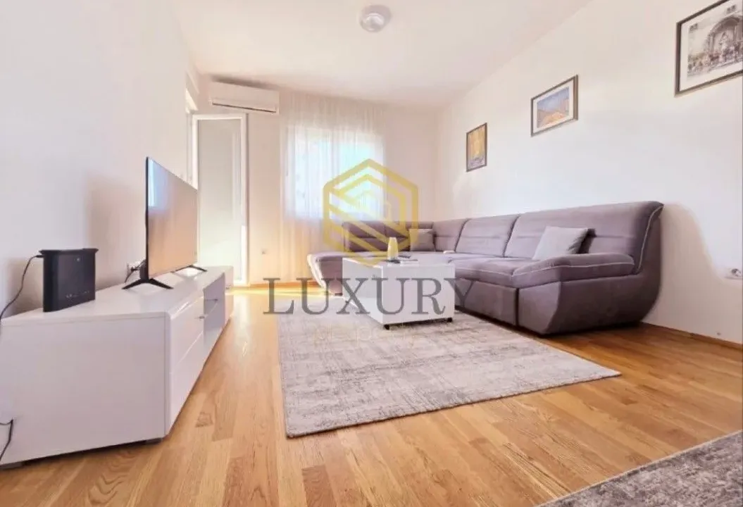 Izdavanje, jednosoban stan, 50m², Stari Aerodrom, Podgorica