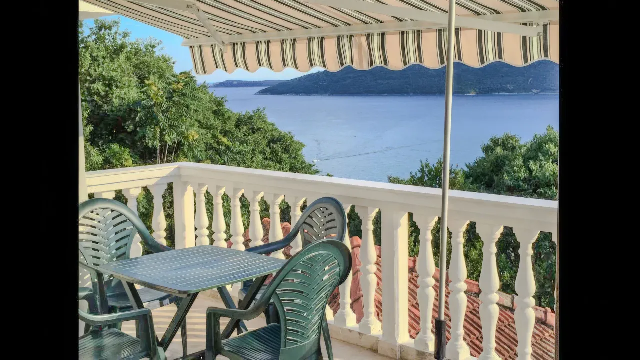 Izdavanje, dvosoban stan, 75m², Centar, Herceg Novi