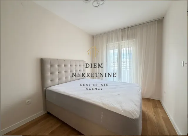 Izdavanje, jednosoban stan, 49m², Central Point, Podgorica