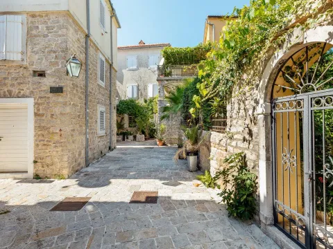 Prodaja, kuća, 268m², Budva, Crna Gora - image 9