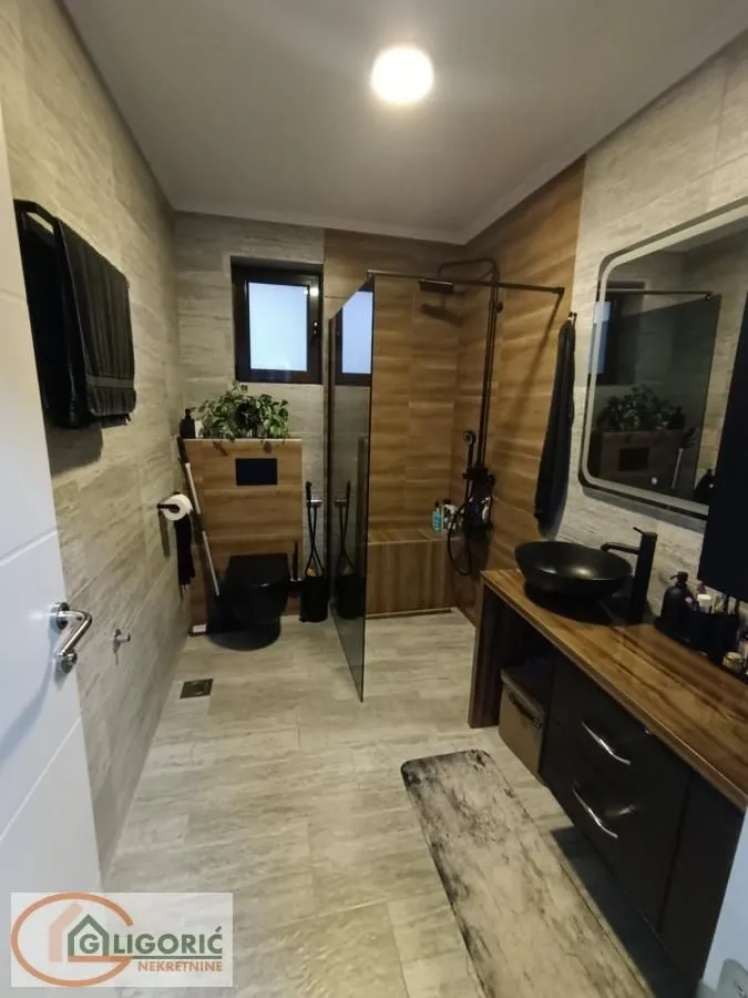Prodaja, kuća, 346m², Strelište, Pančevo