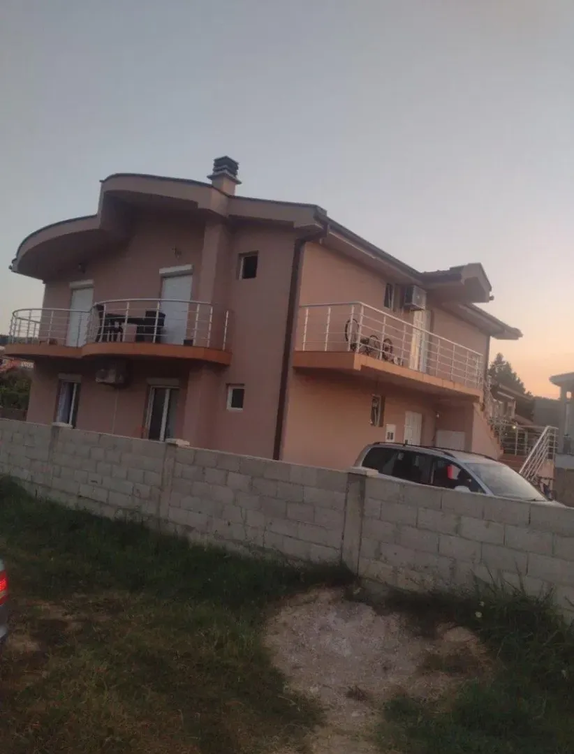 Izdavanje, trosoban stan, 120m², Polje, Bar