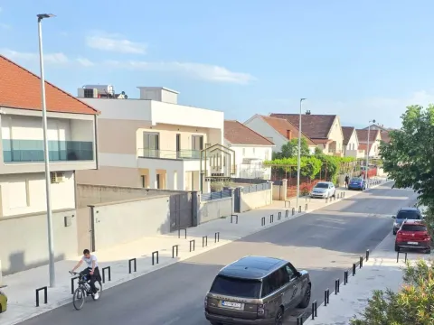 Izdavanje, dvosoban stan, 69m², Stari Aerodrom, Podgorica - image 18