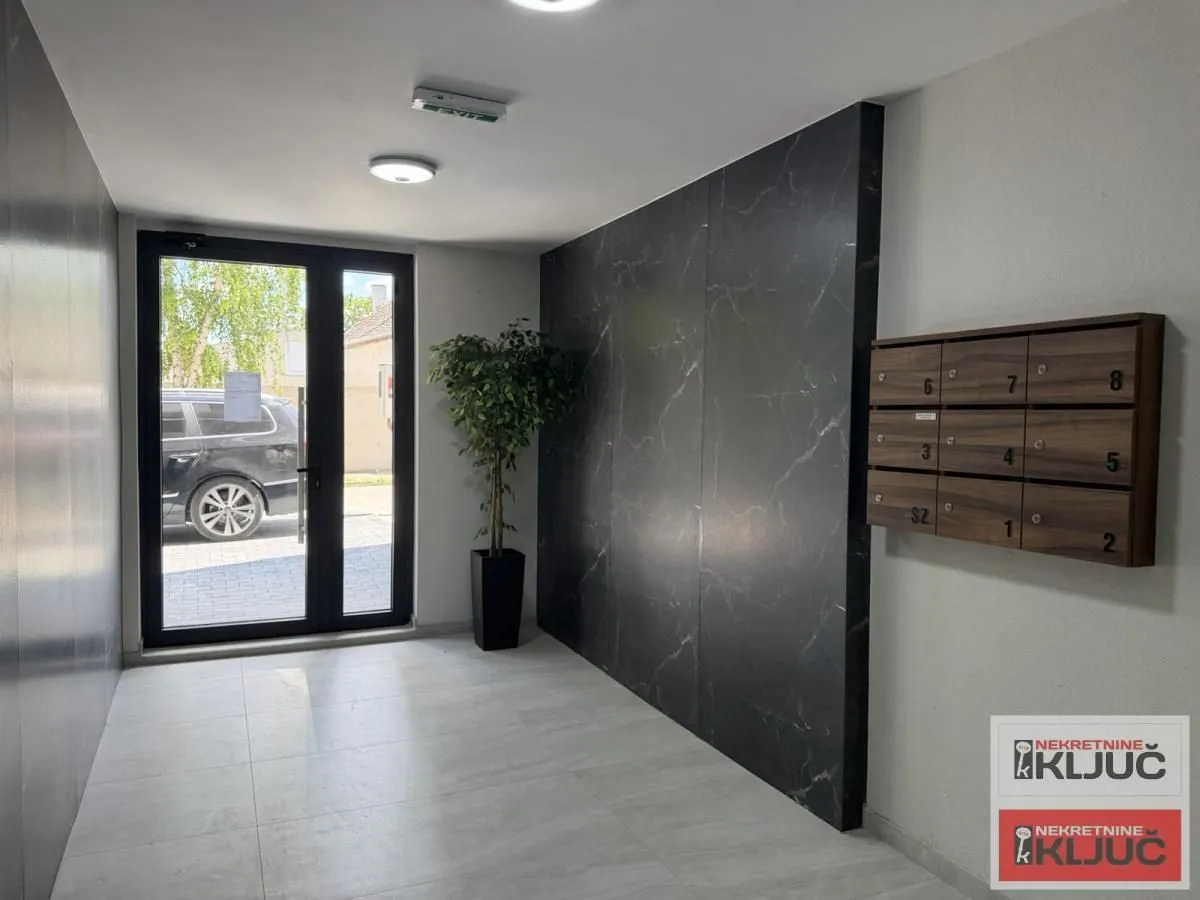 Prodaja, četvorosoban stan, 90m², Petrovaradin, Novi Sad