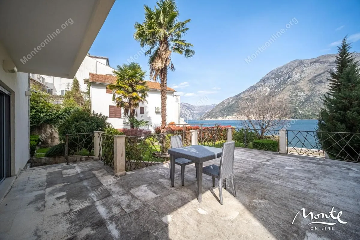 Sale, house, 484m², Stoliv, Kotor
