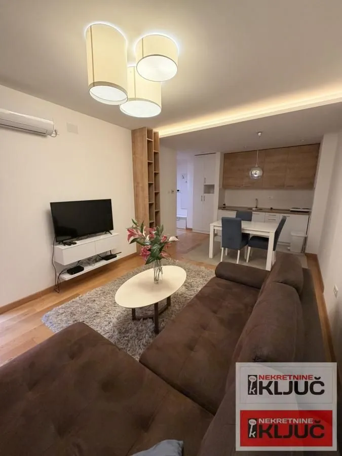 Izdavanje, dvosoban stan, 42m², Rotkvarija, Novi Sad Sve Podlokacije