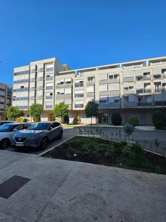 Rent, office space, 128m², Tološka šuma, Podgorica