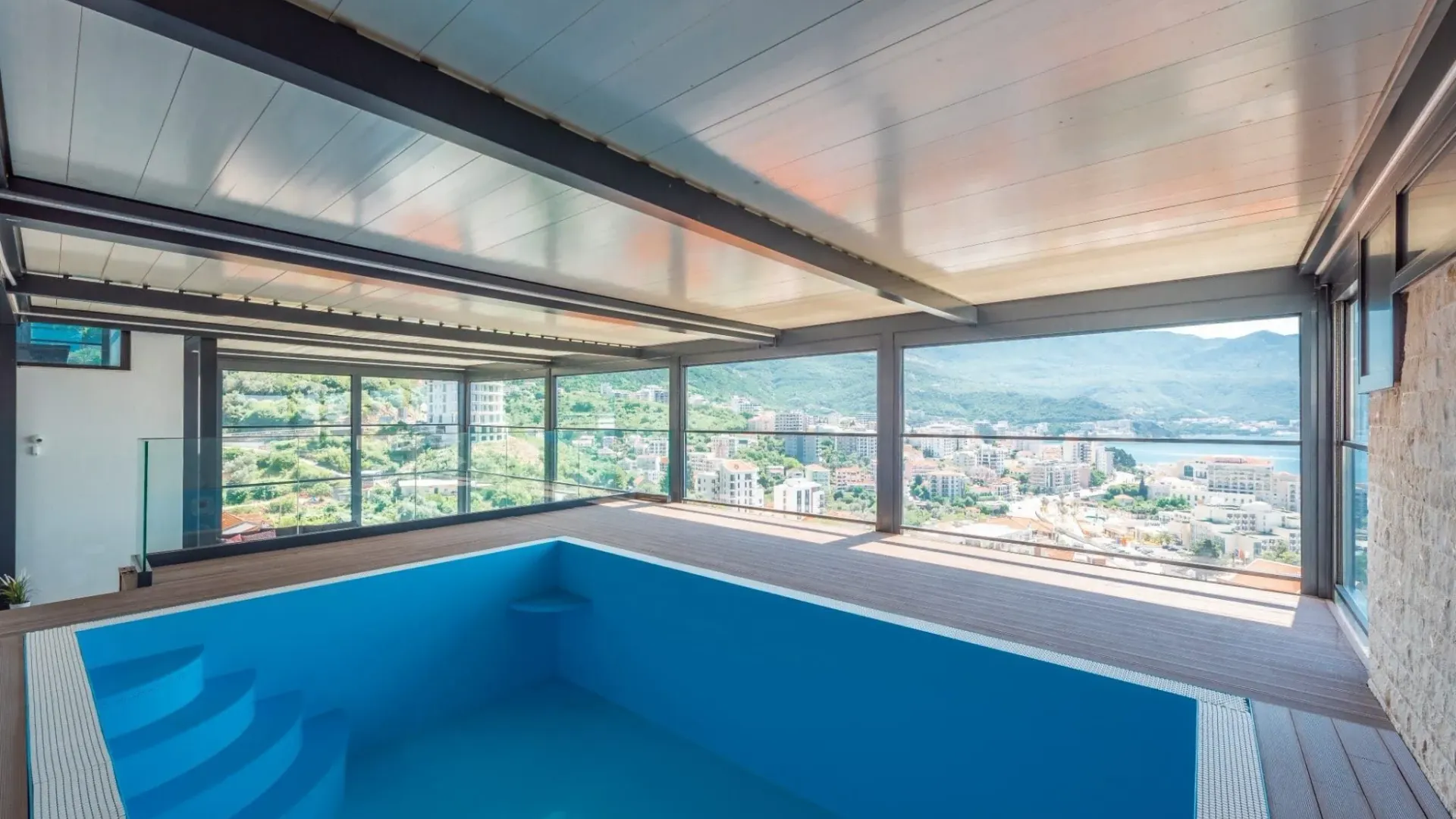 Sale, five bedroom apartment, 300m², Bečići, Budva