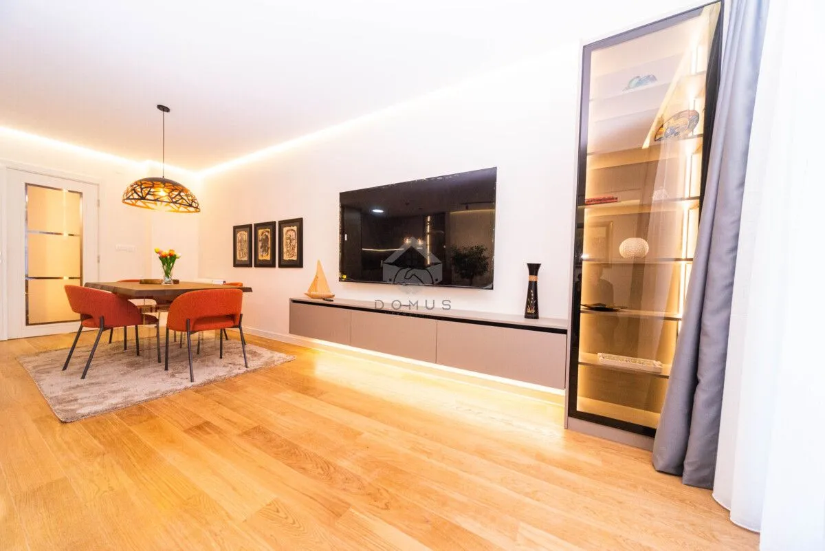 Izdavanje, dvosoban stan, 108m², Central Point, Podgorica