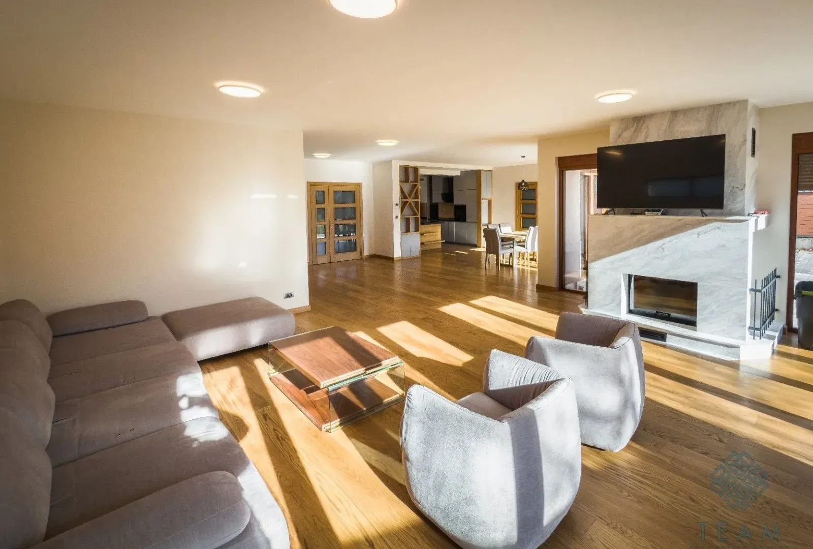 Prodaja, kuća, 330m², Centar, Kolašin