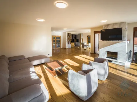 Sale, house, 330m², Centar, Kolašin - image 9