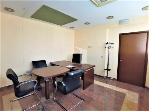 Izdavanje, poslovni prostor, 123m², Centar, Podgorica - image 3