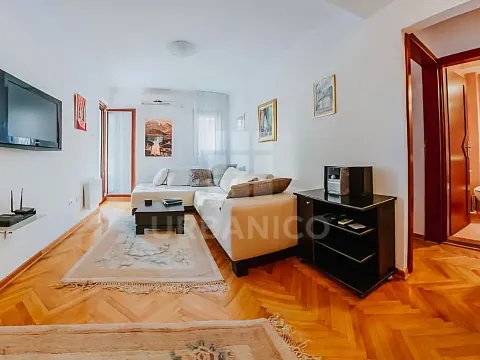 Rent, one bedroom apartment, 55m², Centar, Budva - image 2