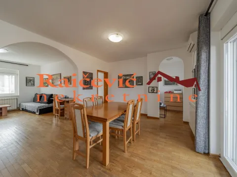 Prodaja, kuća, 263m², Vrnjačka Banja, Srbija - image 15