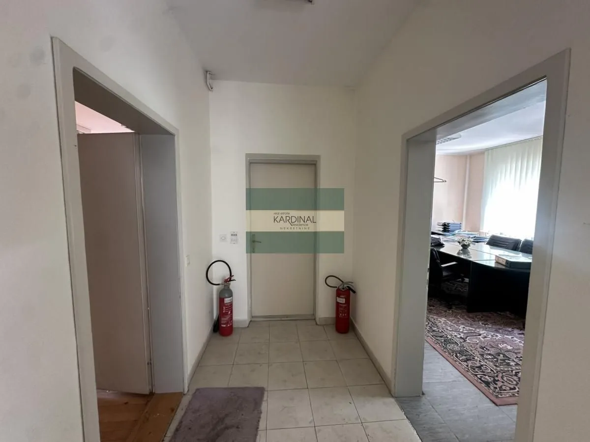 Rent, office space, 700m², Grošnica, Kragujevac