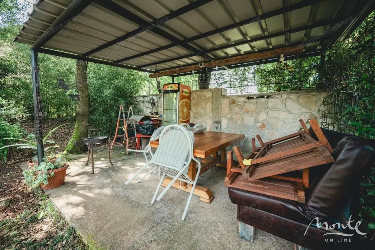 Prodaja, kuća, 350m², Velje Brdo, Podgorica