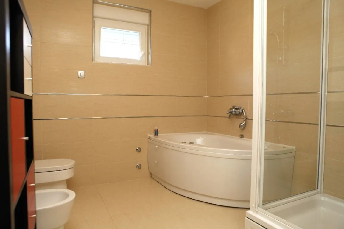 Rent, house, 250m², Donji Kokoti, Podgorica