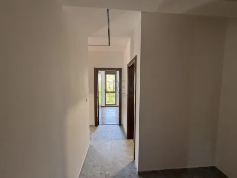 Izdavanje, trosoban stan, 82m², Vezirov Most, Podgorica - image 4