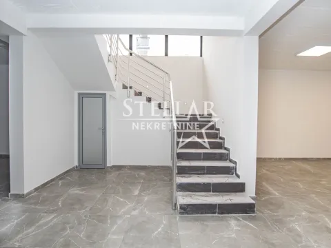 Izdavanje, poslovni prostor, 186m², Blok 9, Podgorica - image 10