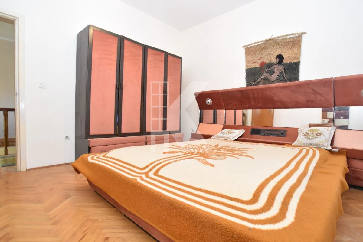 Sale, house, 240m², Dahna, Podgorica