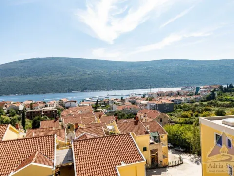 Prodaja, dvosoban stan, 69m², Đenovići, Herceg Novi