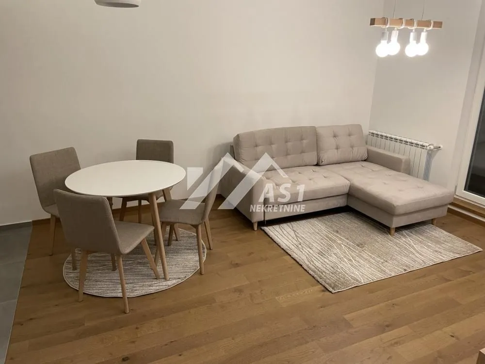 Izdavanje, dvosoban stan, 47m², Bulevar Evrope, Novi Sad Sve Podlokacije