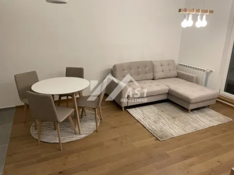 Stan in Bulevar Evrope