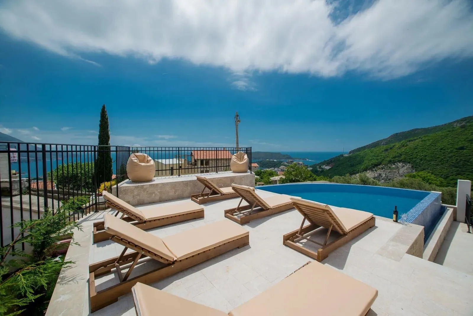 Sale, house, 170m², Bečići, Budva
