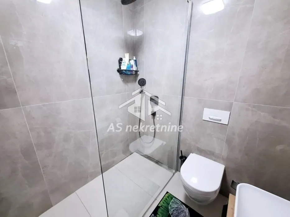 Izdavanje, četvorosoban stan, 120m², Stari Grad, Beograd