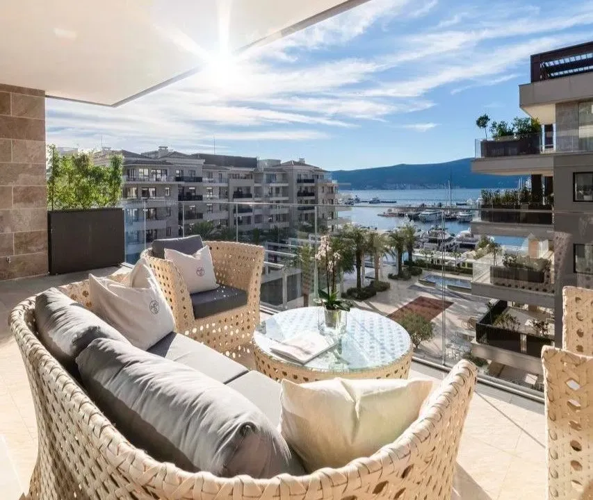 Prodaja, jednosoban stan, 81m², Tivat, Crna Gora