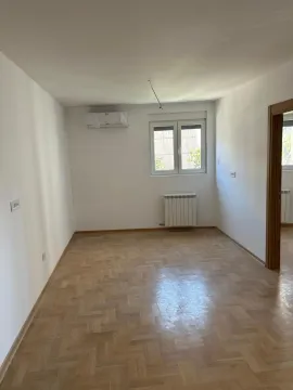 Prodaja, trosoban stan, 65m², Kluz, Zvezdara Sve Podlokacije - image 2