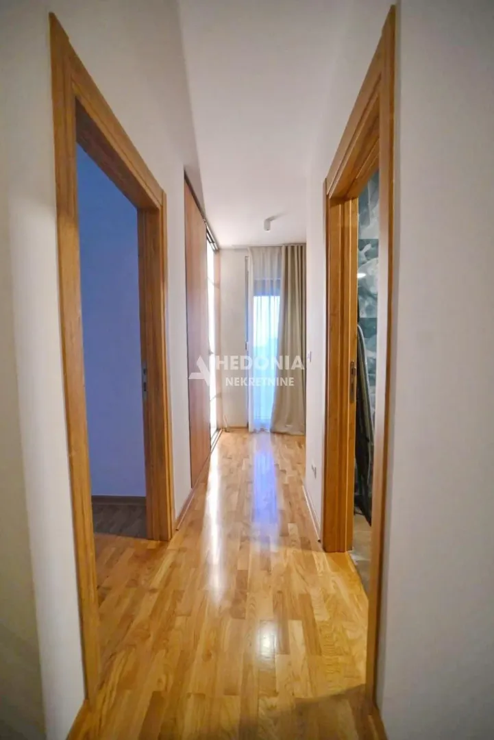 Prodaja, trosoban stan, 93m², Zemun Sve Podlokacije, Beograd