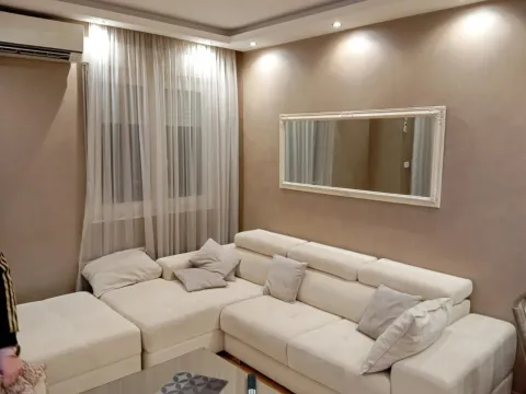 Izdavanje, jednosoban stan, 48m², City Kvart, Podgorica - image 1