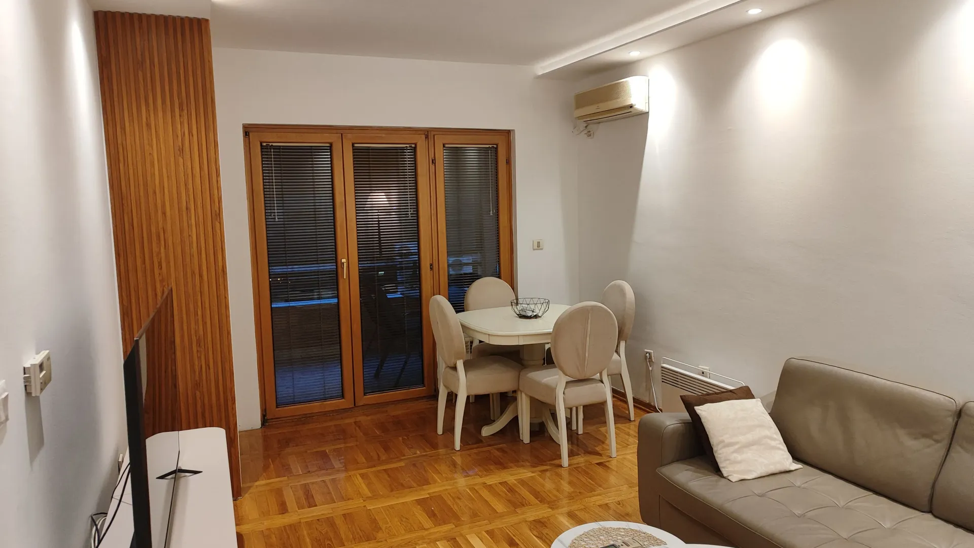 Izdavanje, dvosoban stan, 65m², Preko Morače, Podgorica