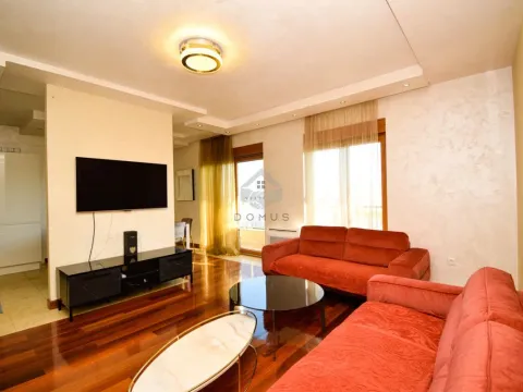 Izdavanje, četvorosoban stan, 130m2, Centar, Podgorica Izdavanje, četvorosoban stan, 130m2, Centar, Podgorica