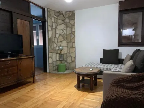 Izdavanje, stan, 50m², Blok 5, Podgorica