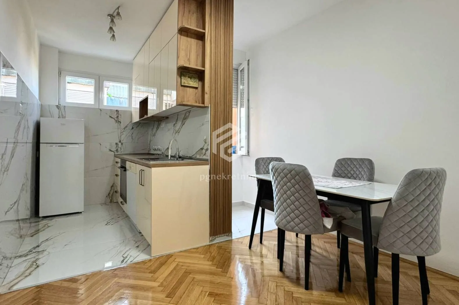 Izdavanje, dvosoban stan, 75m², Pobrežje, Podgorica