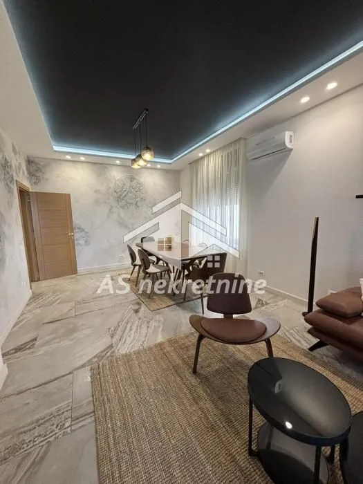 Izdavanje, stan, 200m², Senjak, Beograd
