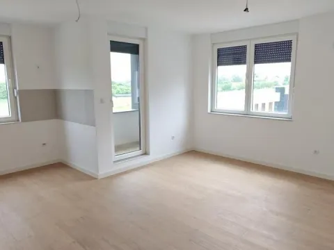 Prodaja, trosoban stan, 72m², Alibegovac, Petrovaradin - image 1