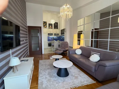 Izdavanje, jednosoban stan, 52m², City Kvart, Podgorica - image 1