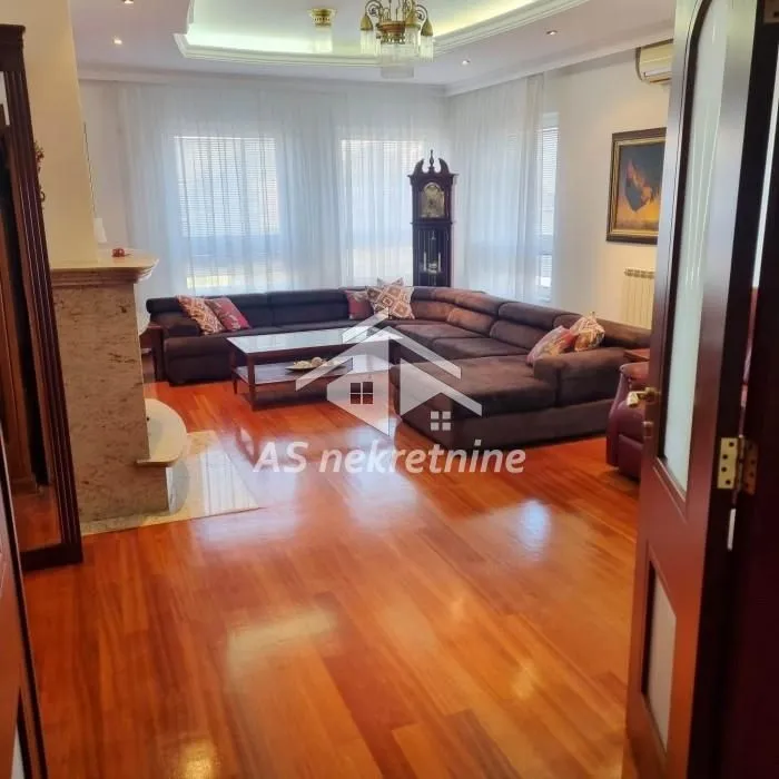 Rent, three bedroom apartment, 120m², Stari Grad, Beograd